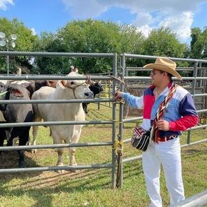 Meet your Posher, Augusto